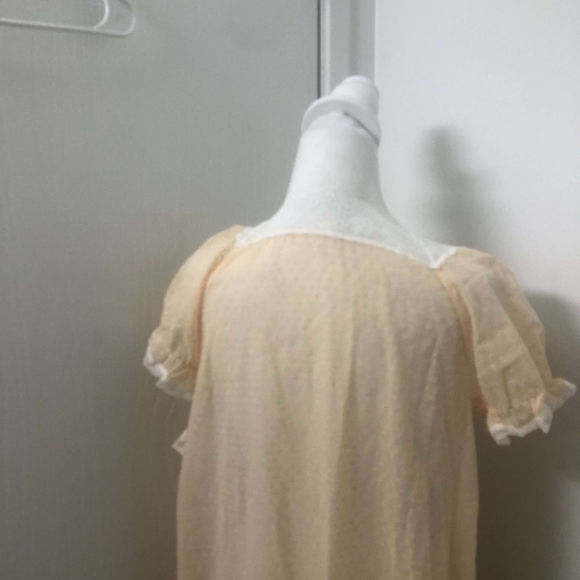 Deadstock Vintage 1970s Buttoned Lace Puff Sleeve Duster - Picture 7 of 9